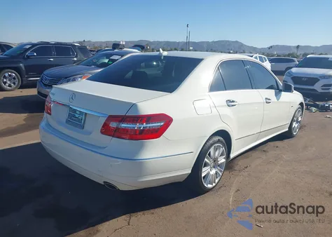 2012 Mercedes-Benz E 350 z USA, uszkodzony, nr VIN WDDHF5KB4CA642772